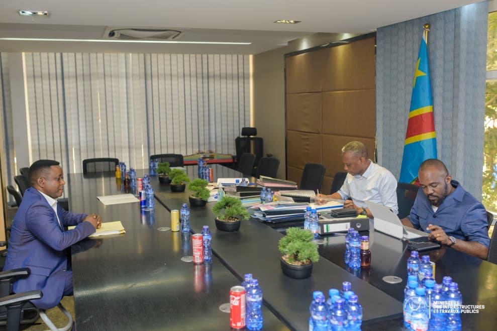 Rencontre du gouverneur Kevani et le ministre des infrastructures et travaux publiques